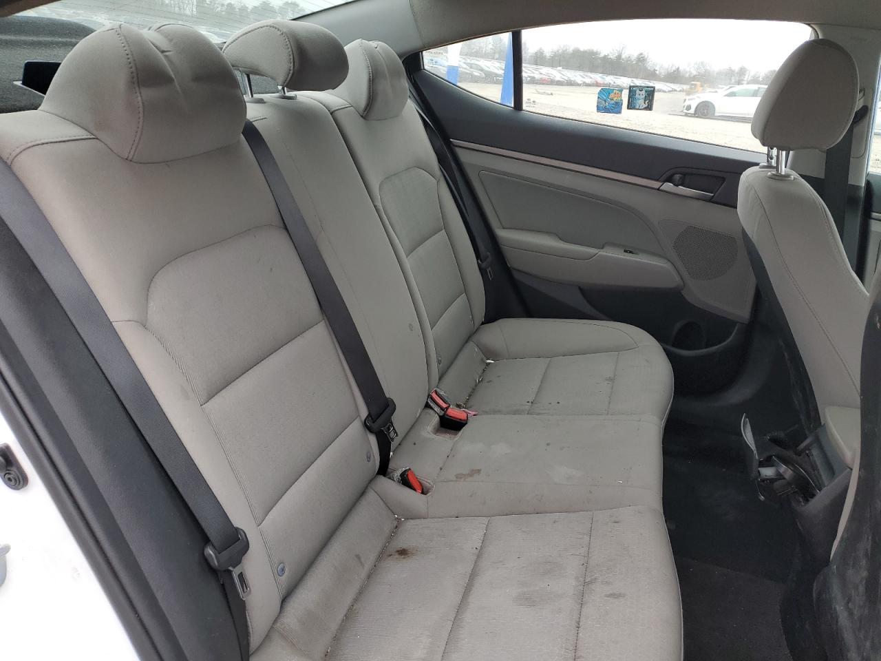 2017 Hyundai Elantra - Image 11