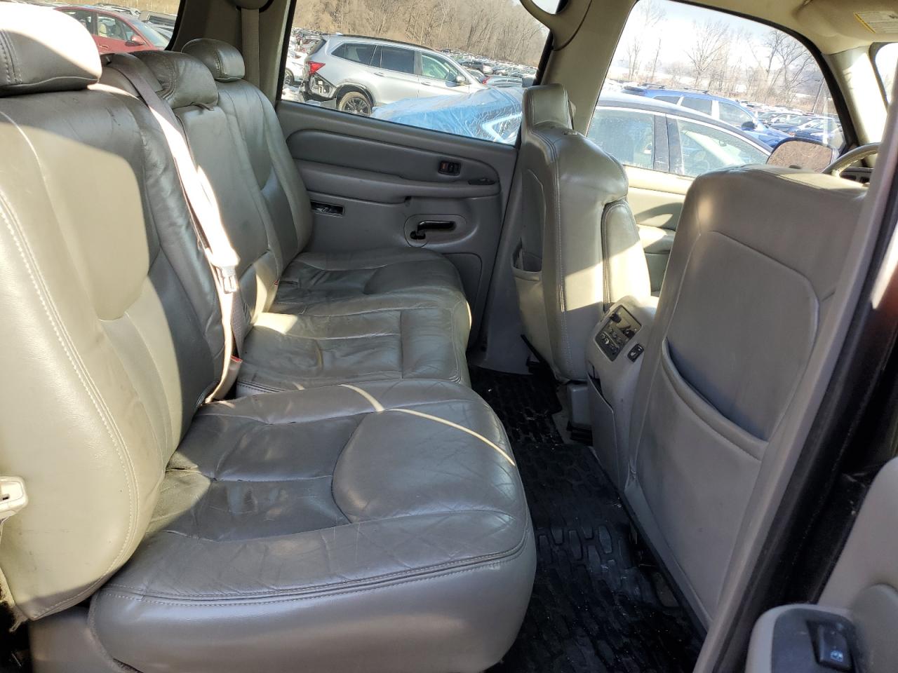 2004 GMC Yukon - Image 11