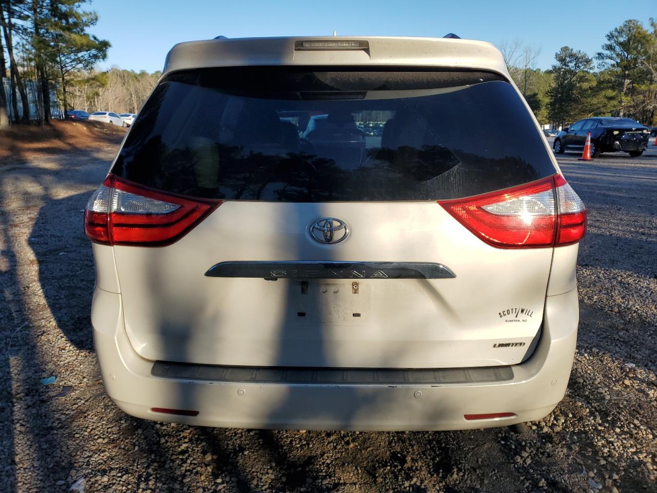 2015 Toyota Sienna - Image 6