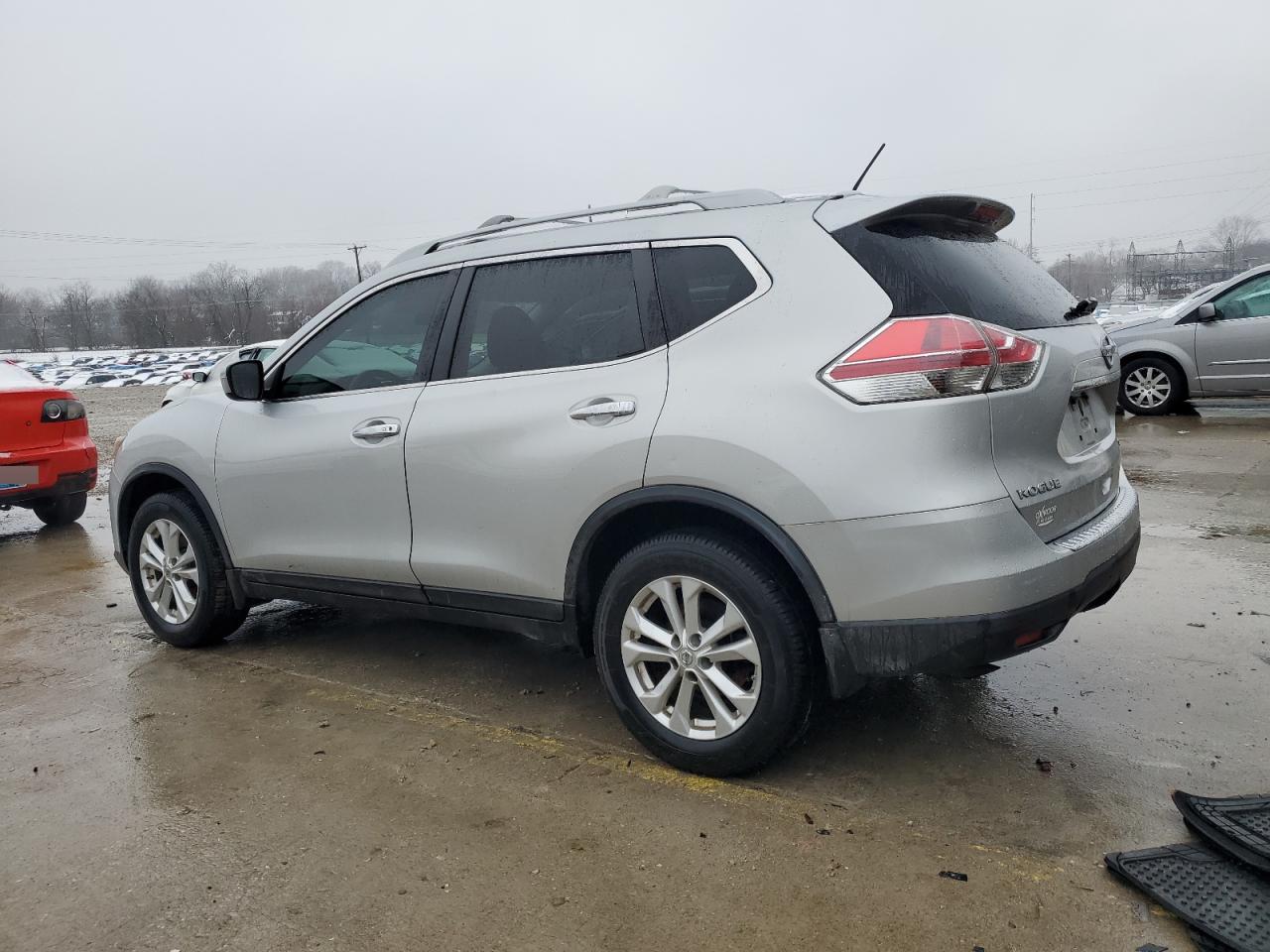 2015 Nissan Rogue - Image 2