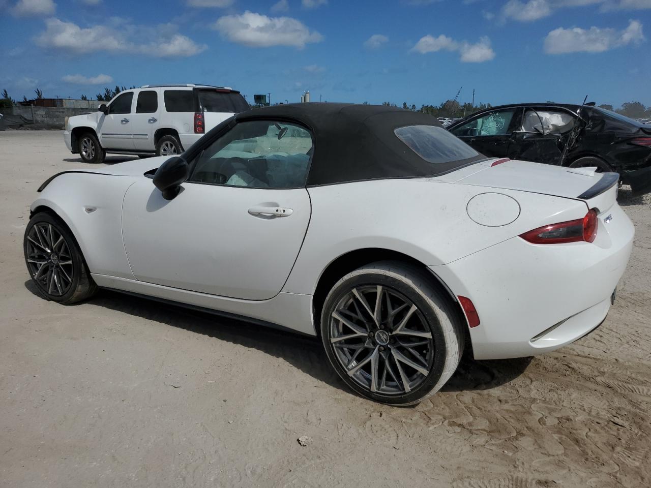 2016 Mazda MX-5 - Image 2