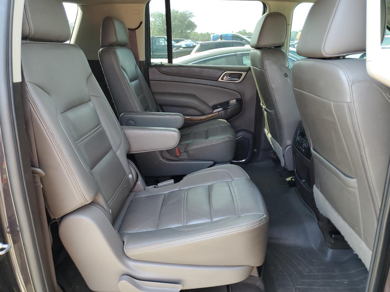 2017 GMC Yukon - Image 11