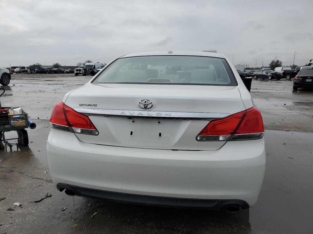 2012 Toyota Avalon - Image 6