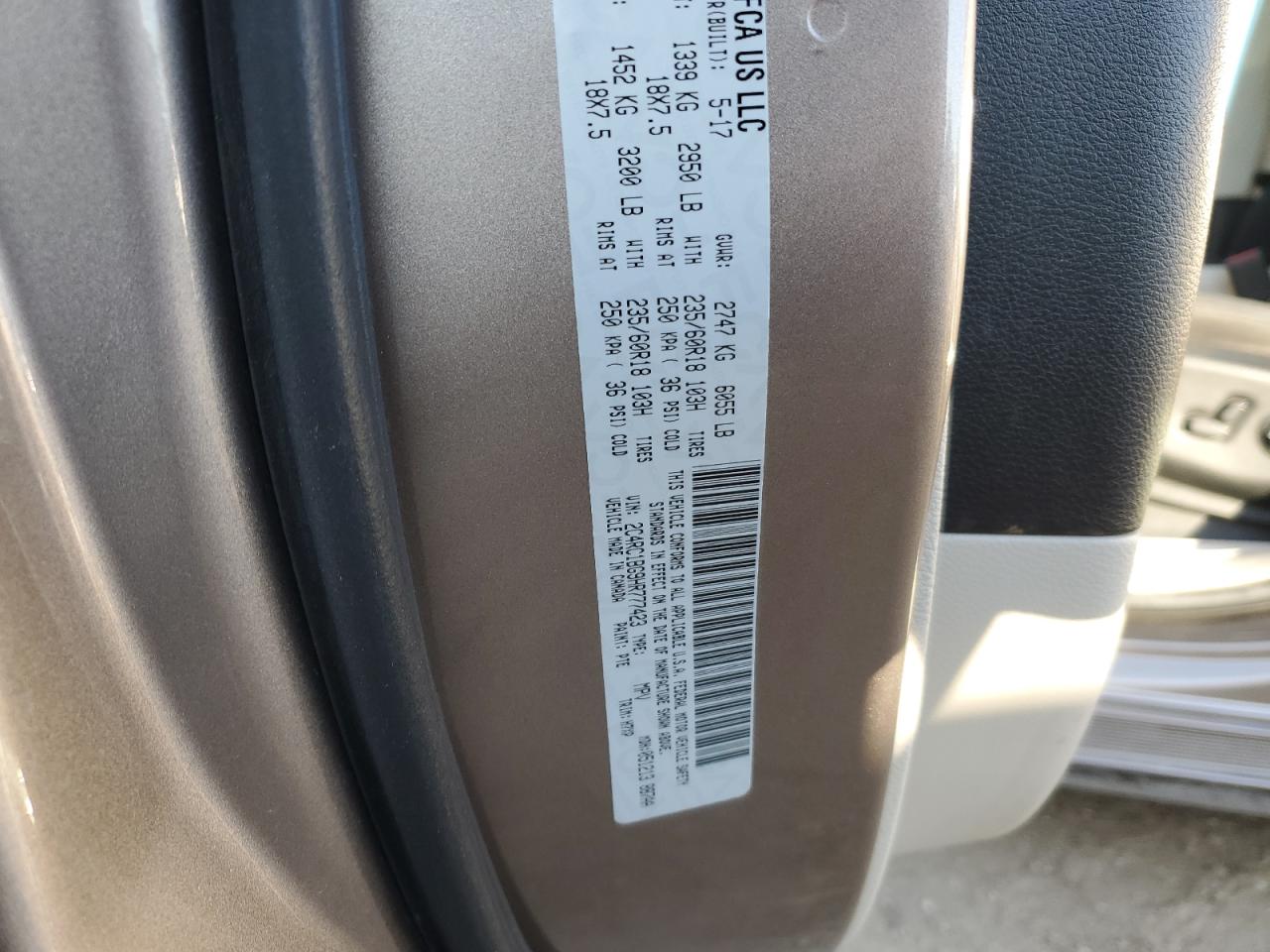 2017 Chrysler Pacifica - Image 13