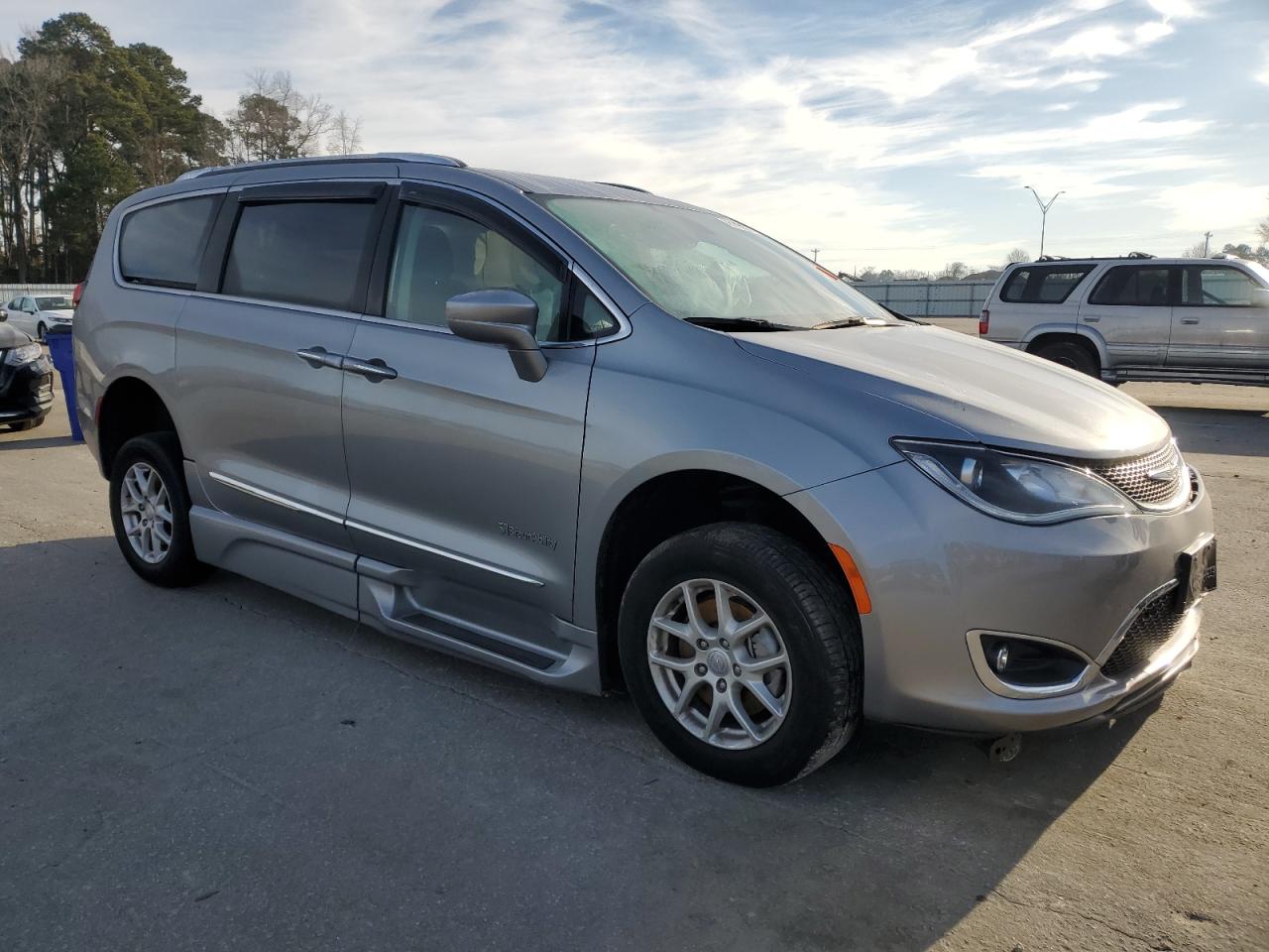 2020 Chrysler Pacifica - Image 4