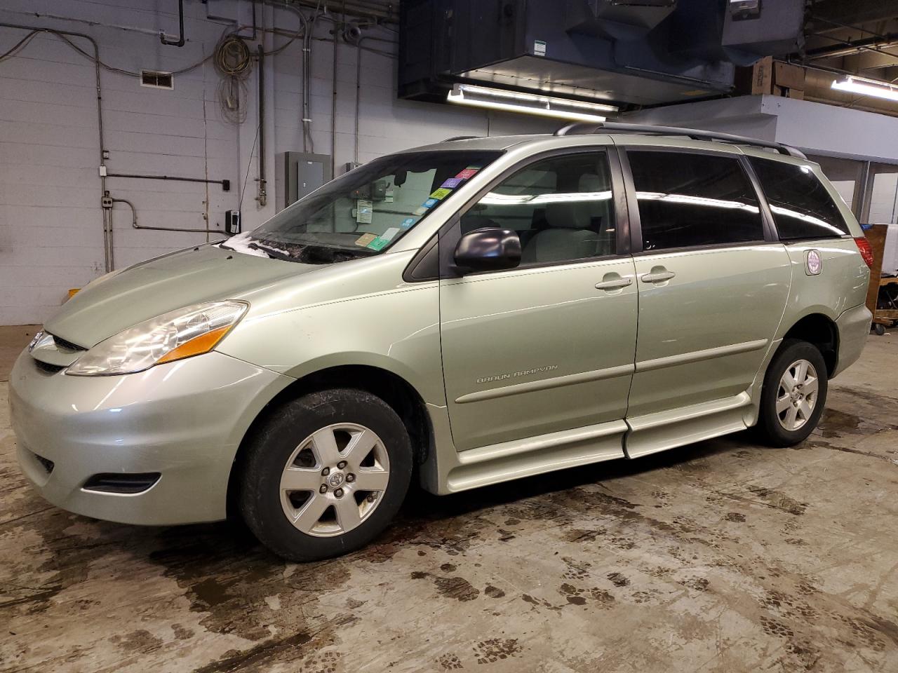 2008 Toyota Sienna - Image 1