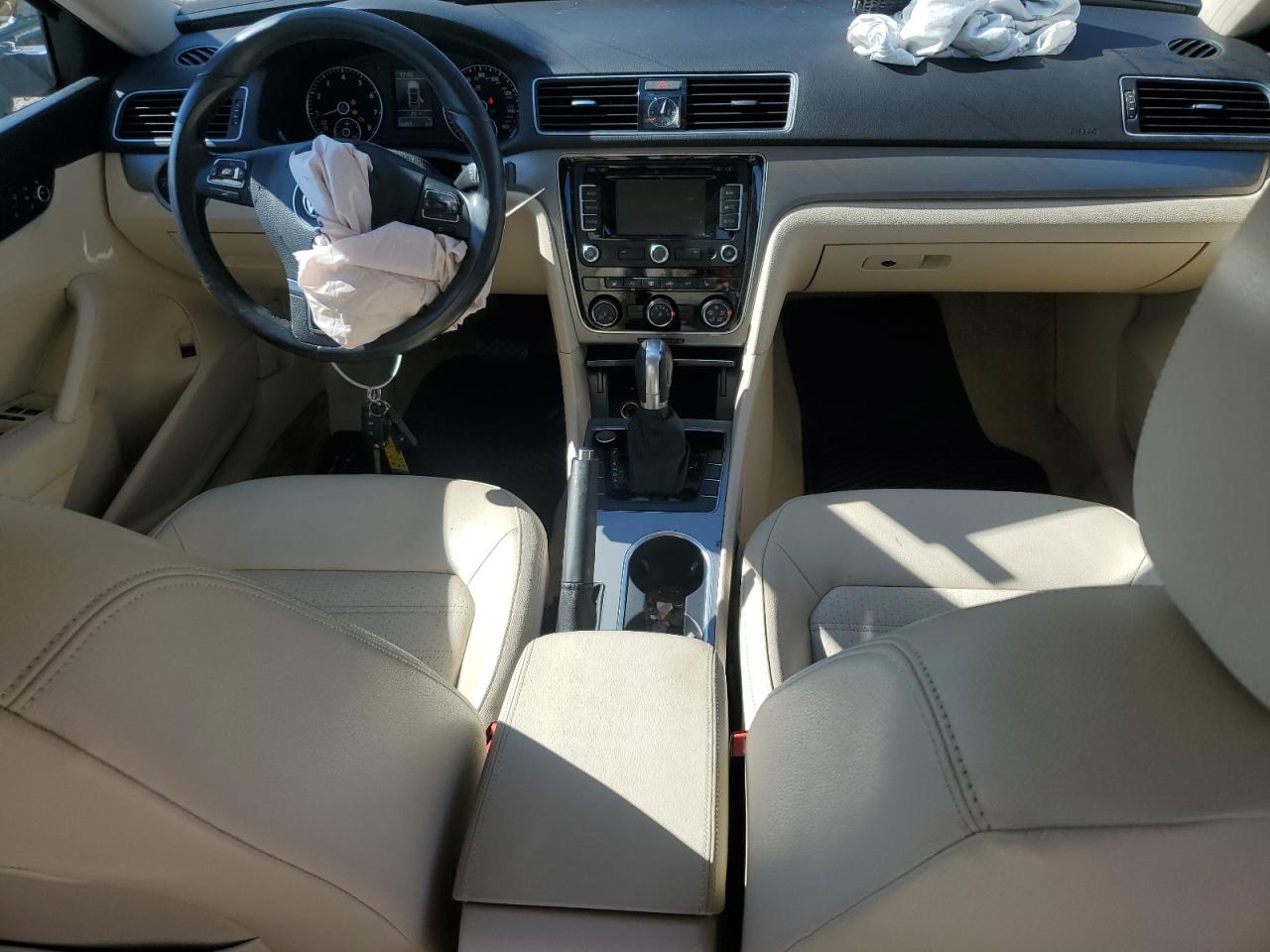 2015 Volkswagen Passat - Image 8