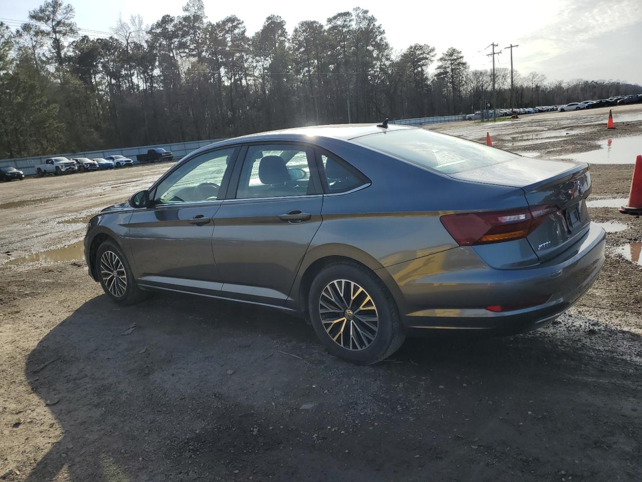 2019 Volkswagen Jetta - Image 2