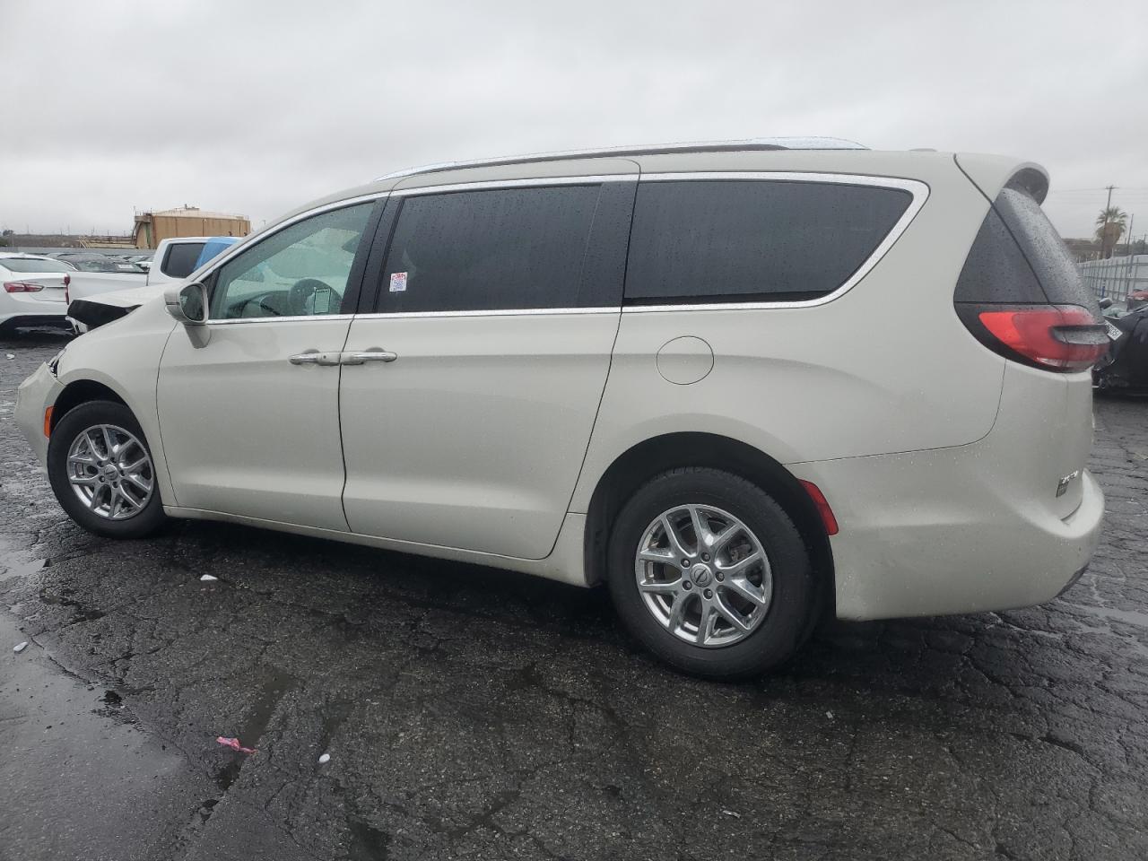 2021 Chrysler Pacifica - Image 2