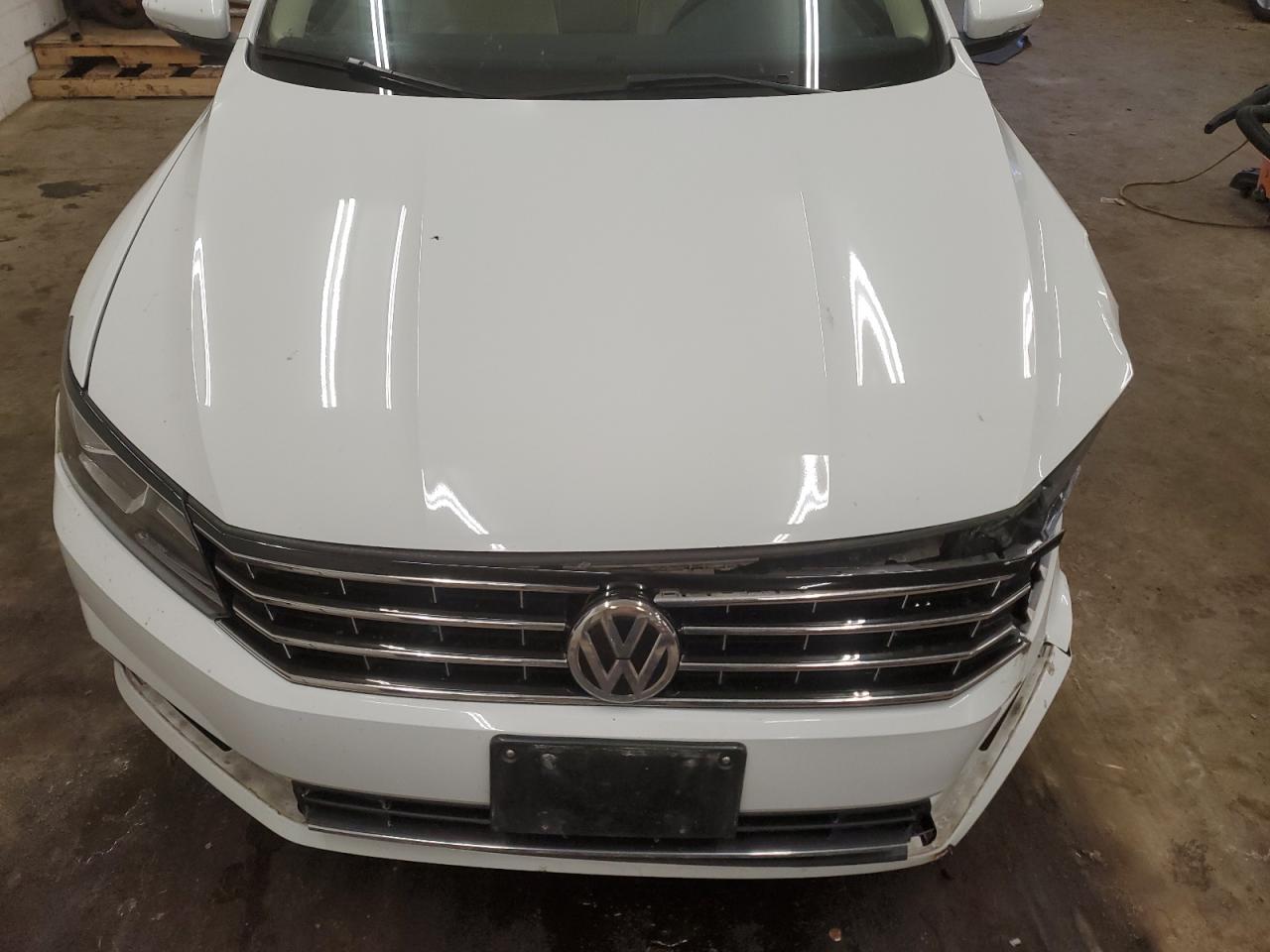 2017 Volkswagen Passat - Image 11