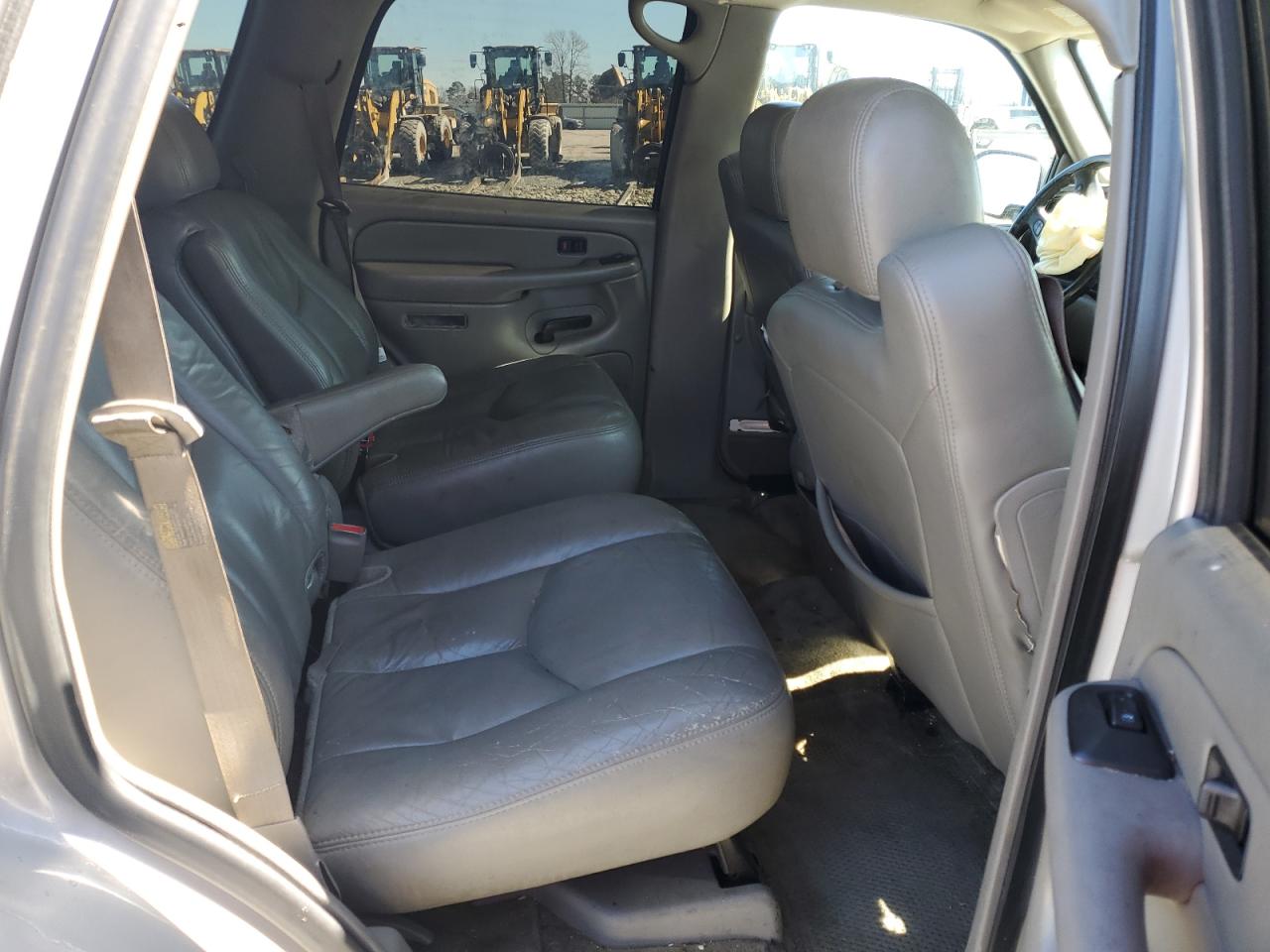 2004 Chevrolet Tahoe - Image 10