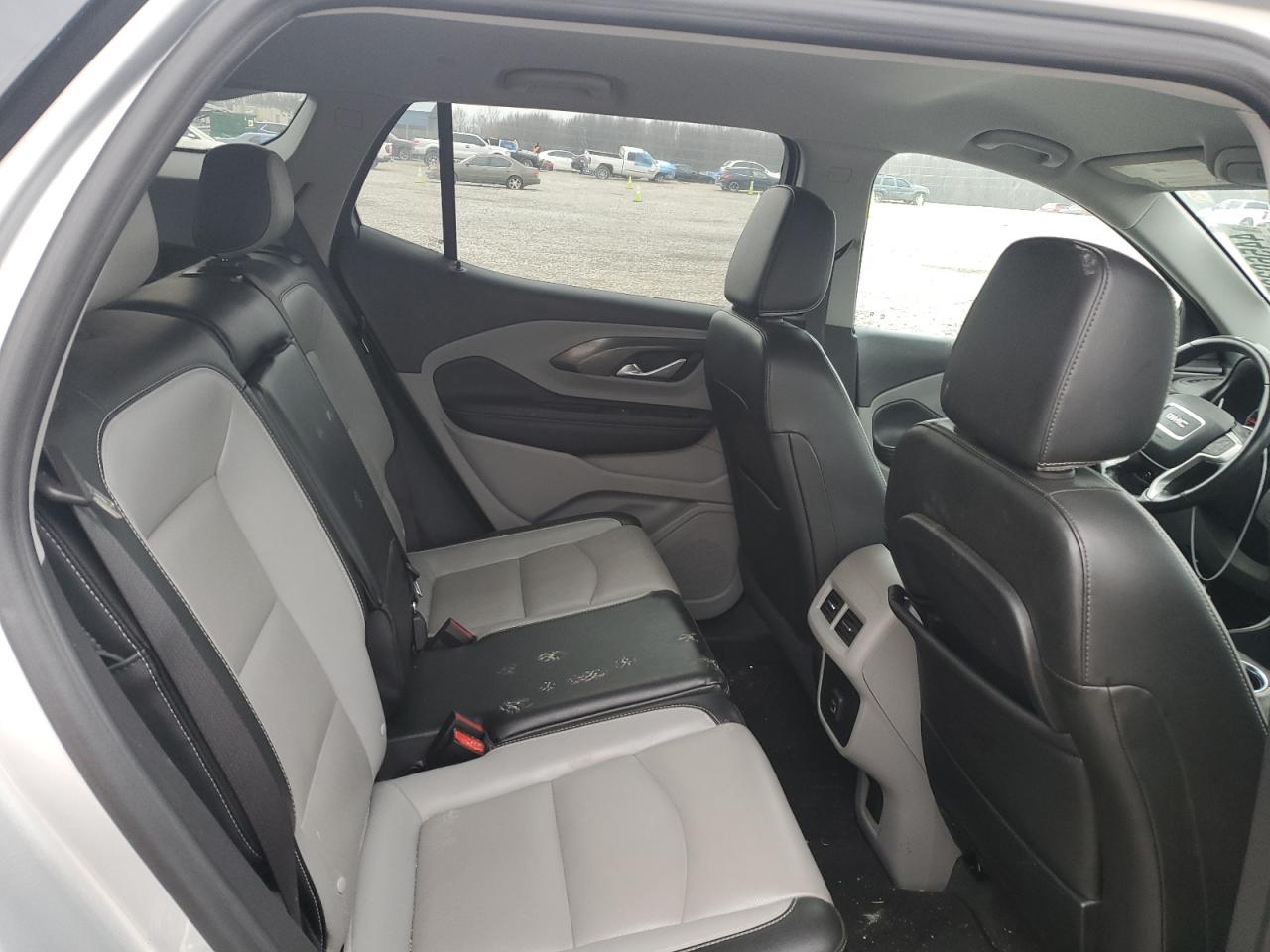 2022 GMC Terrain - Image 11