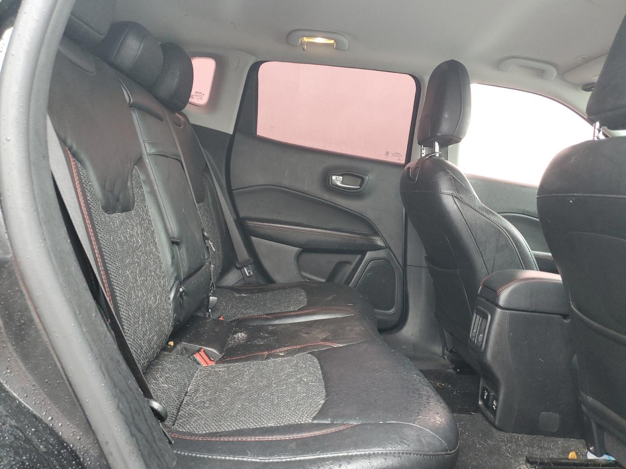 2018 Jeep Compass - Image 11