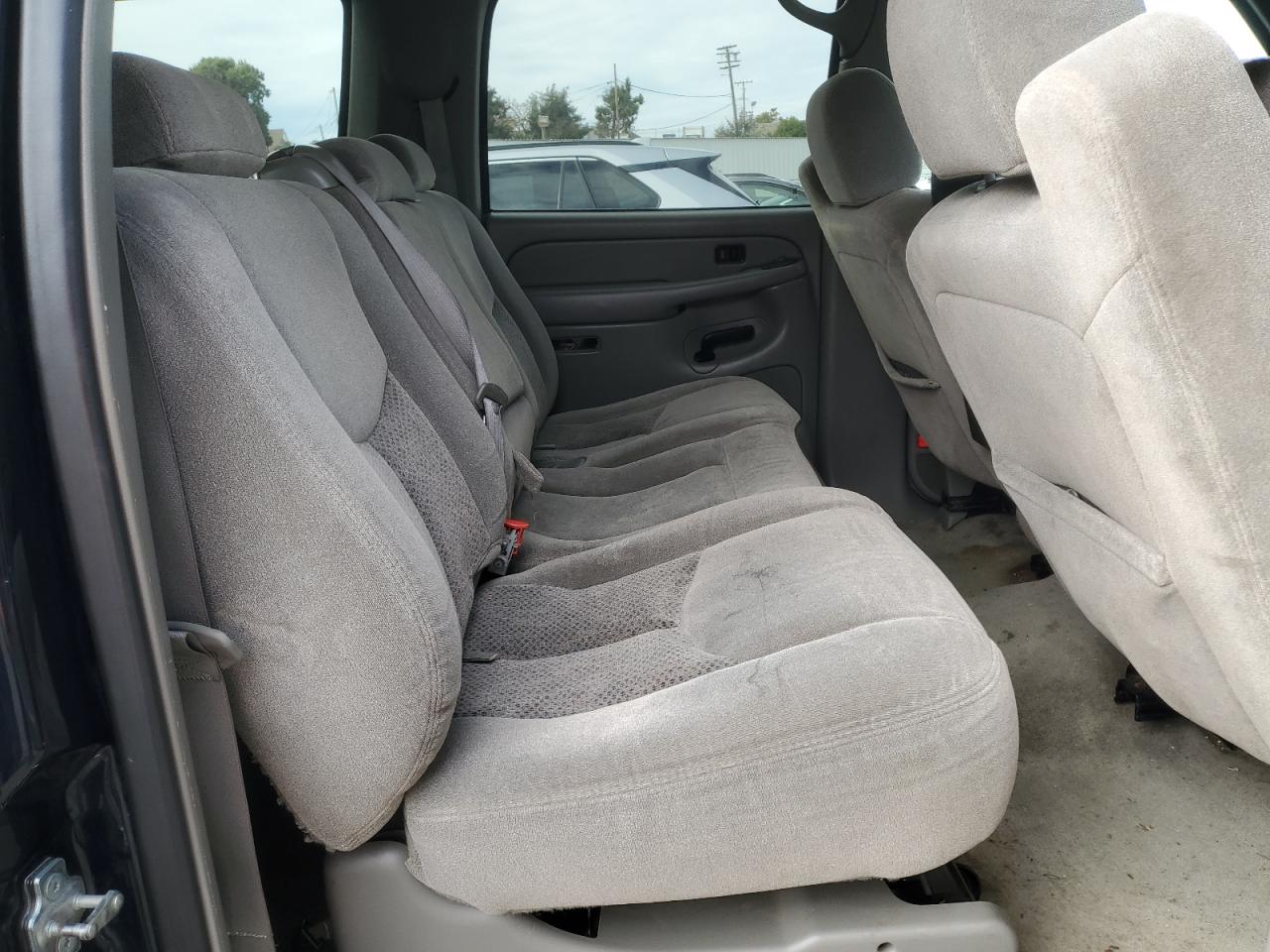 2004 Chevrolet Suburban - Image 11