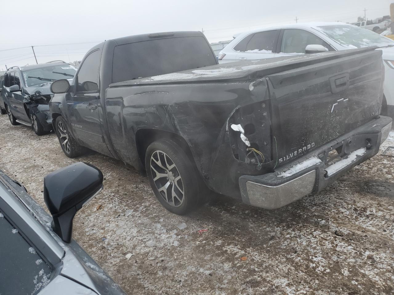 2007 Chevrolet Silverado - Image 2
