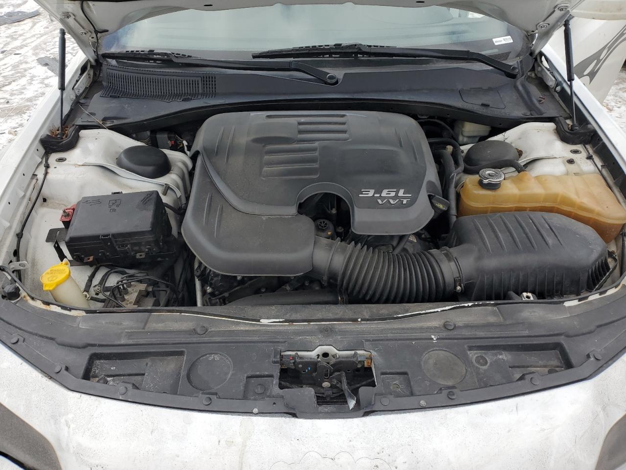 2015 Chrysler 300 - Image 11