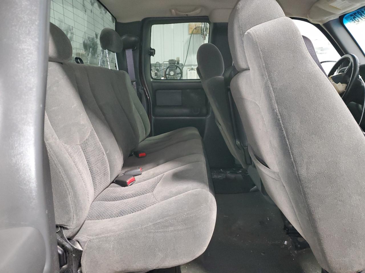 2004 Chevrolet Silverado - Image 10