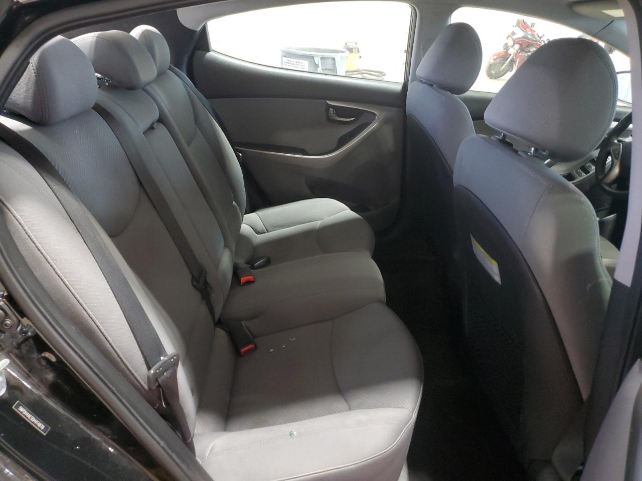 2013 Hyundai Elantra - Image 10