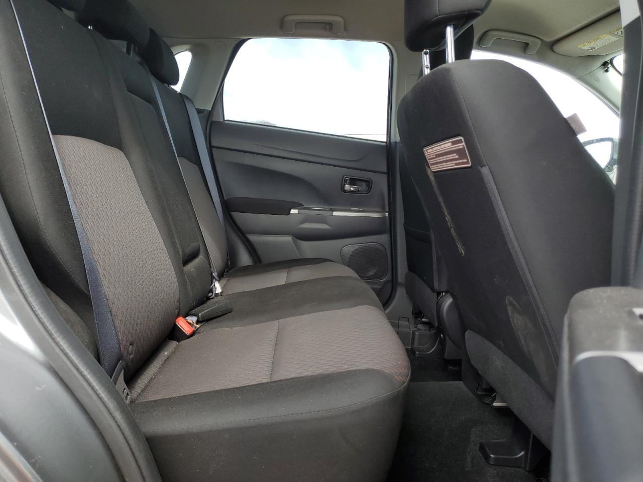 2018 Mitsubishi Outlander - Image 11
