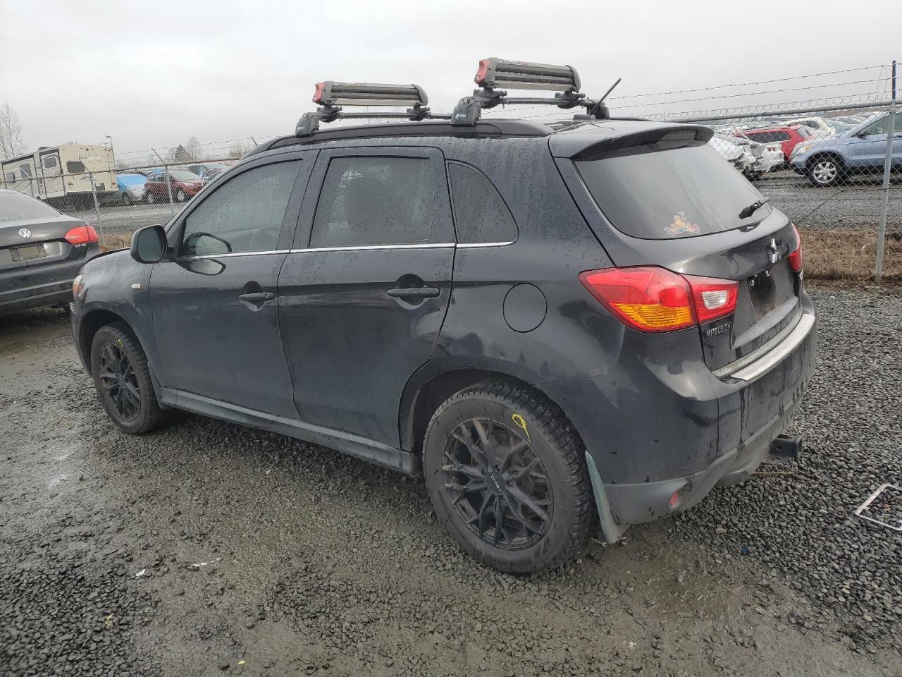 2013 Mitsubishi Outlander - Image 2