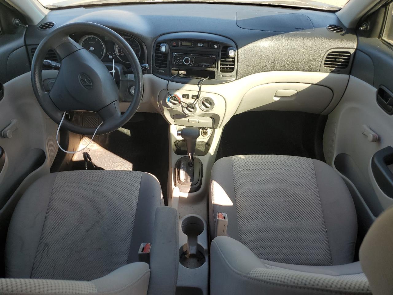 2009 Hyundai Accent - Image 8