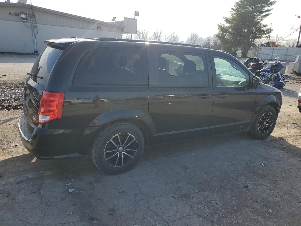 2018 Dodge Caravan - Image 3