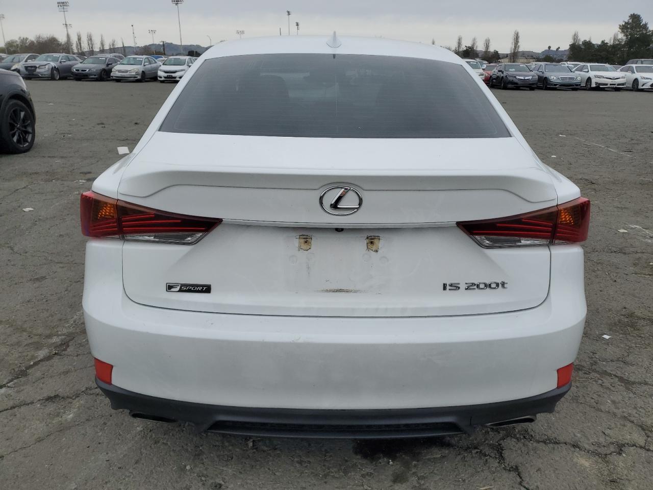 2017 Lexus IS - Image 6