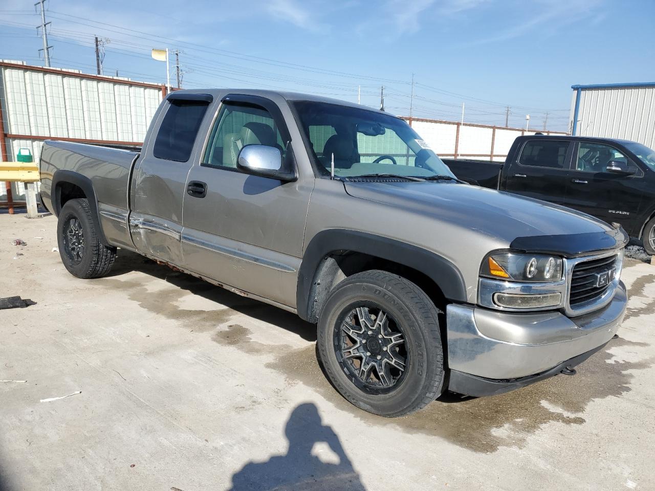 2002 GMC Sierra - Image 4