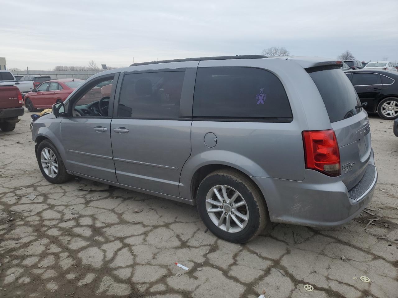 2014 Dodge Caravan - Image 2