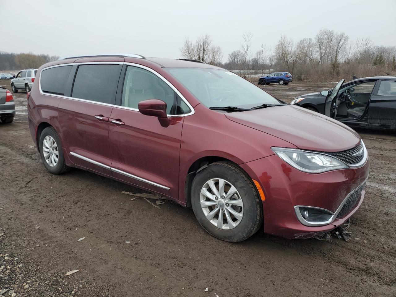 2018 Chrysler Pacifica - Image 4