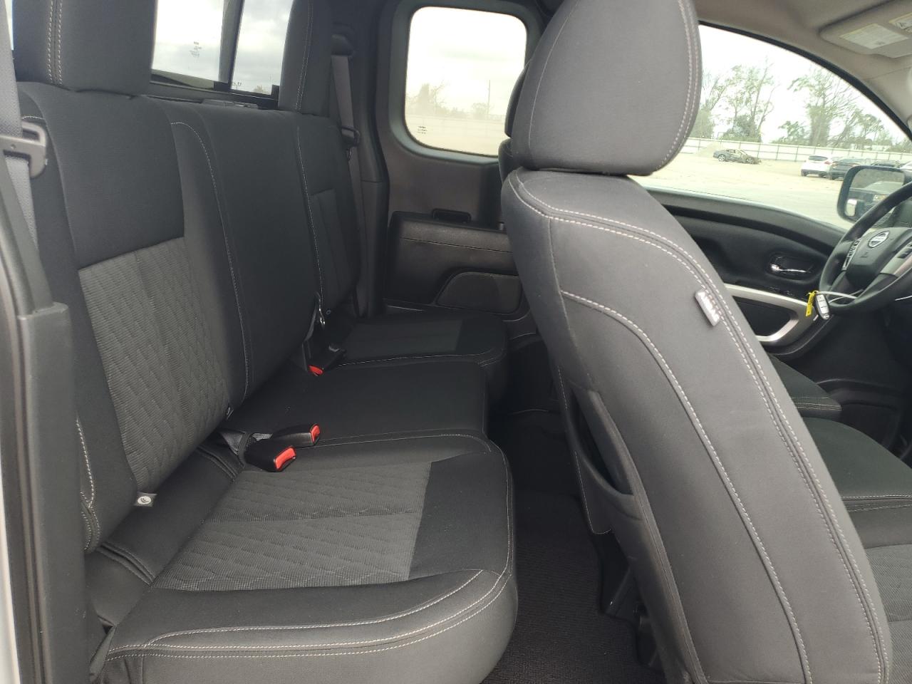 2017 Nissan Titan - Image 10