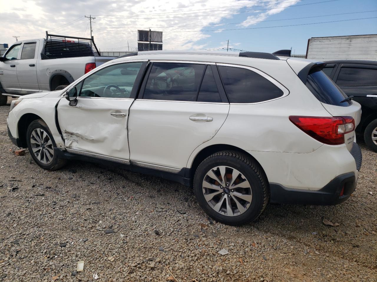 2018 Subaru Outback - Image 2