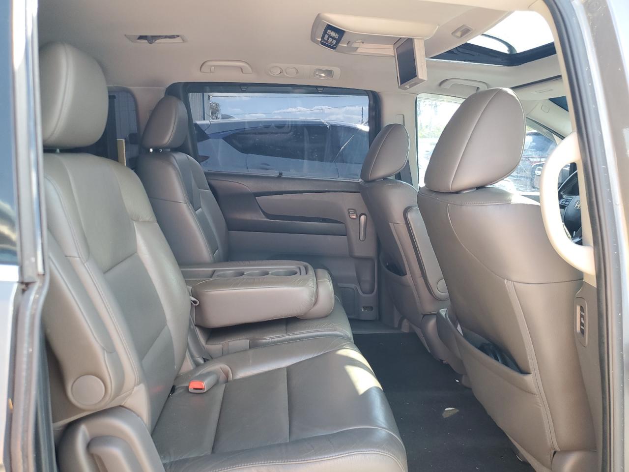 2011 Honda Odyssey - Image 11