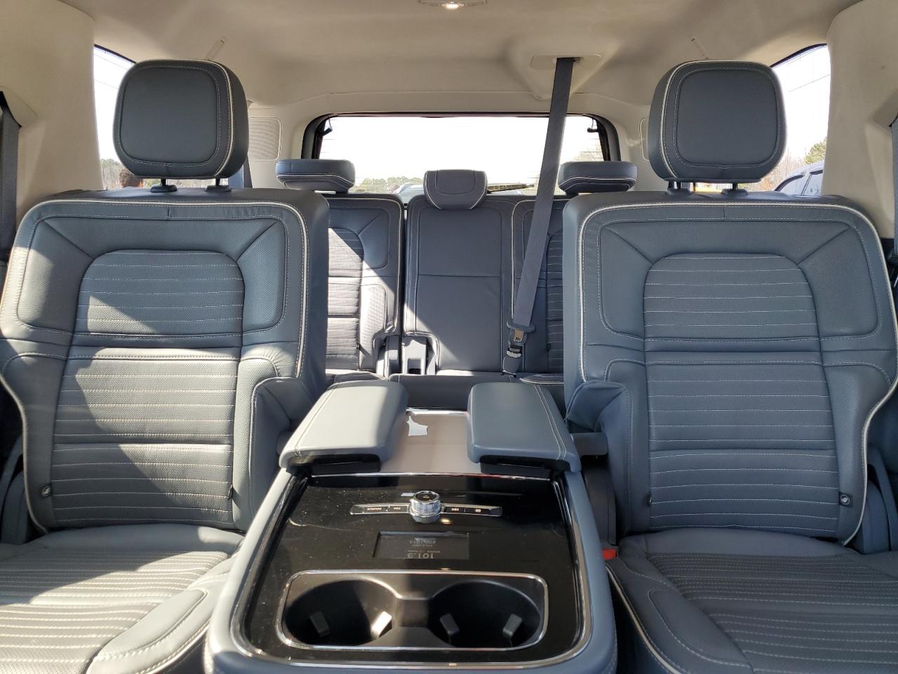 2020 Lincoln Navigator - Image 10