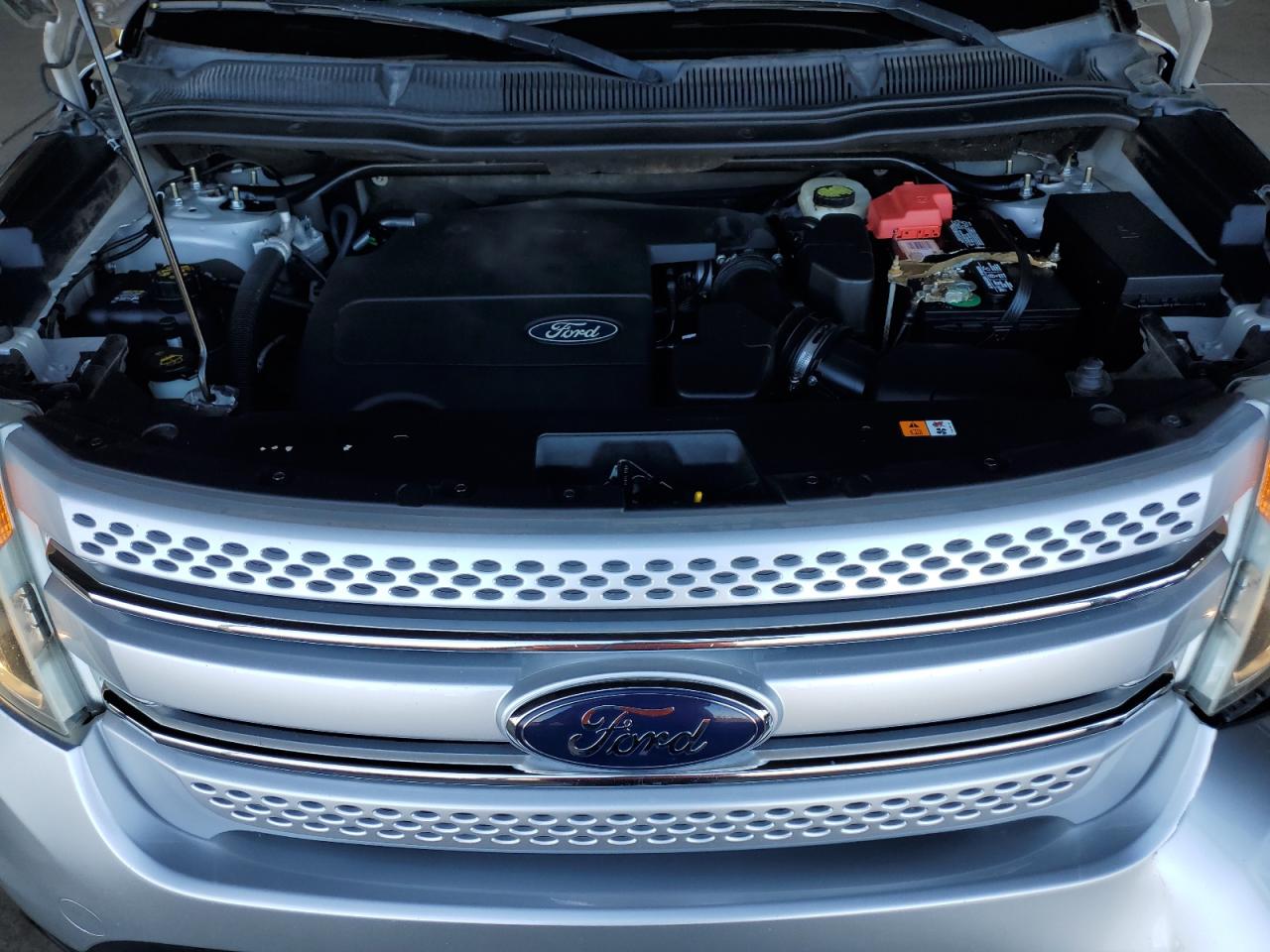 2011 Ford Explorer - Image 12