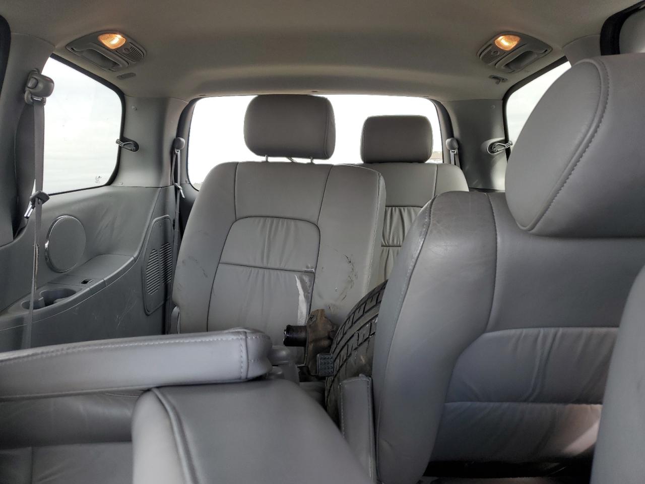 2003 Kia Sedona - Image 10
