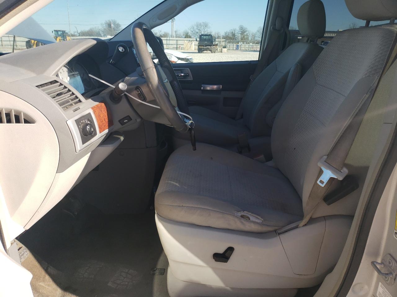 2008 Chrysler Town & Country - Image 7