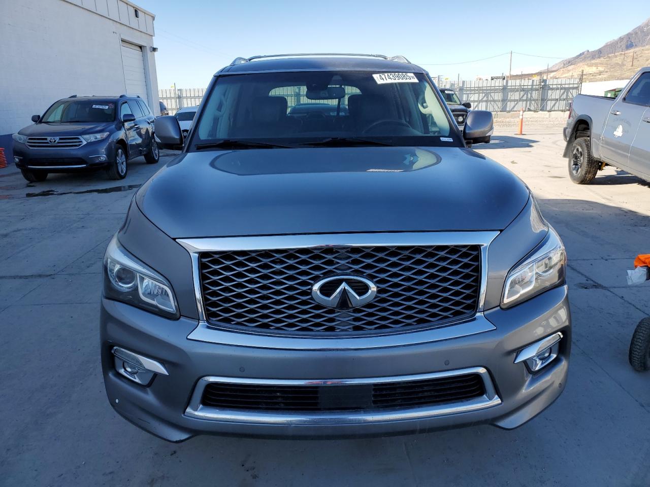2015 Infiniti QX80 - Image 5