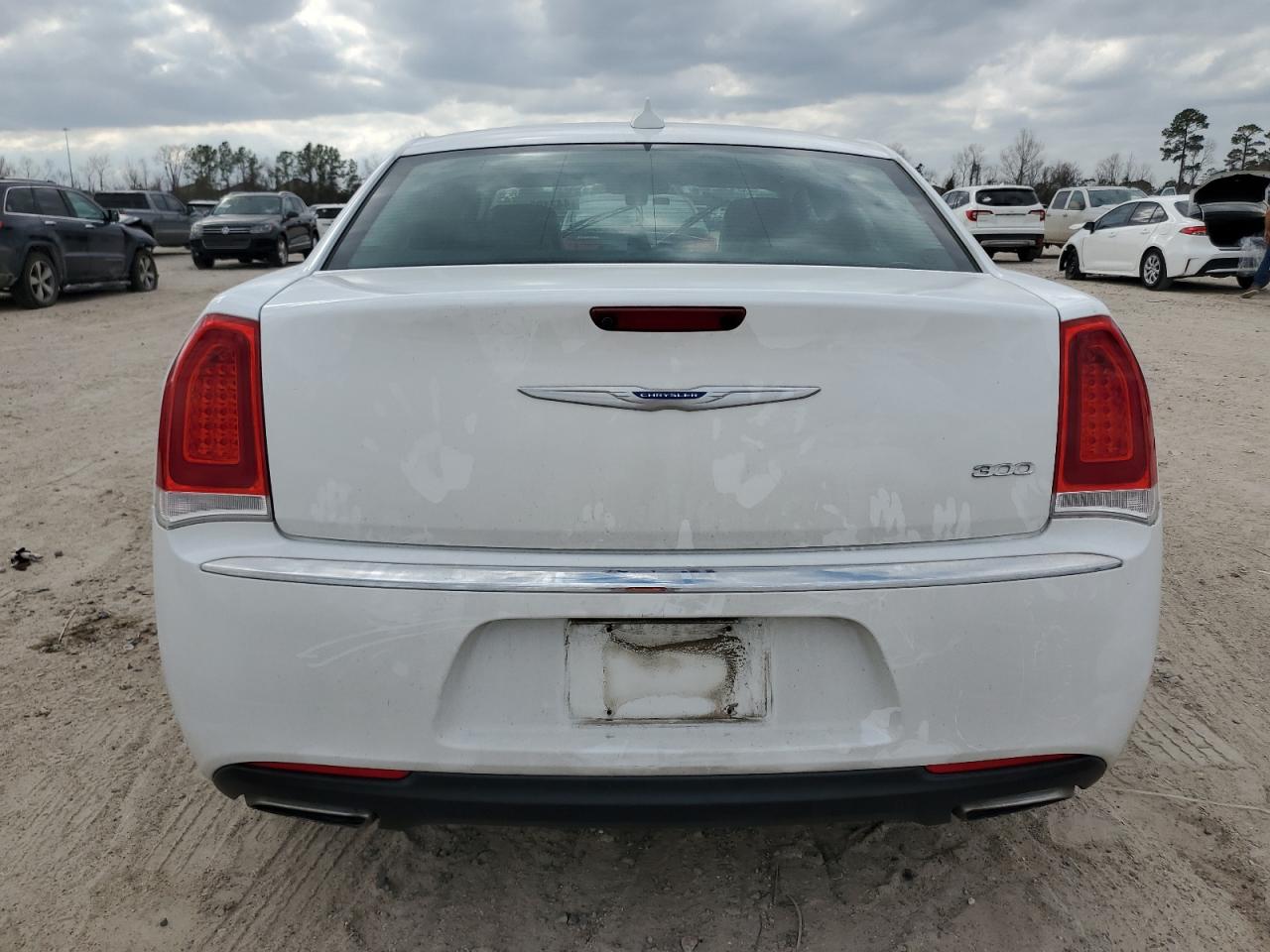 2019 Chrysler 300 - Image 6