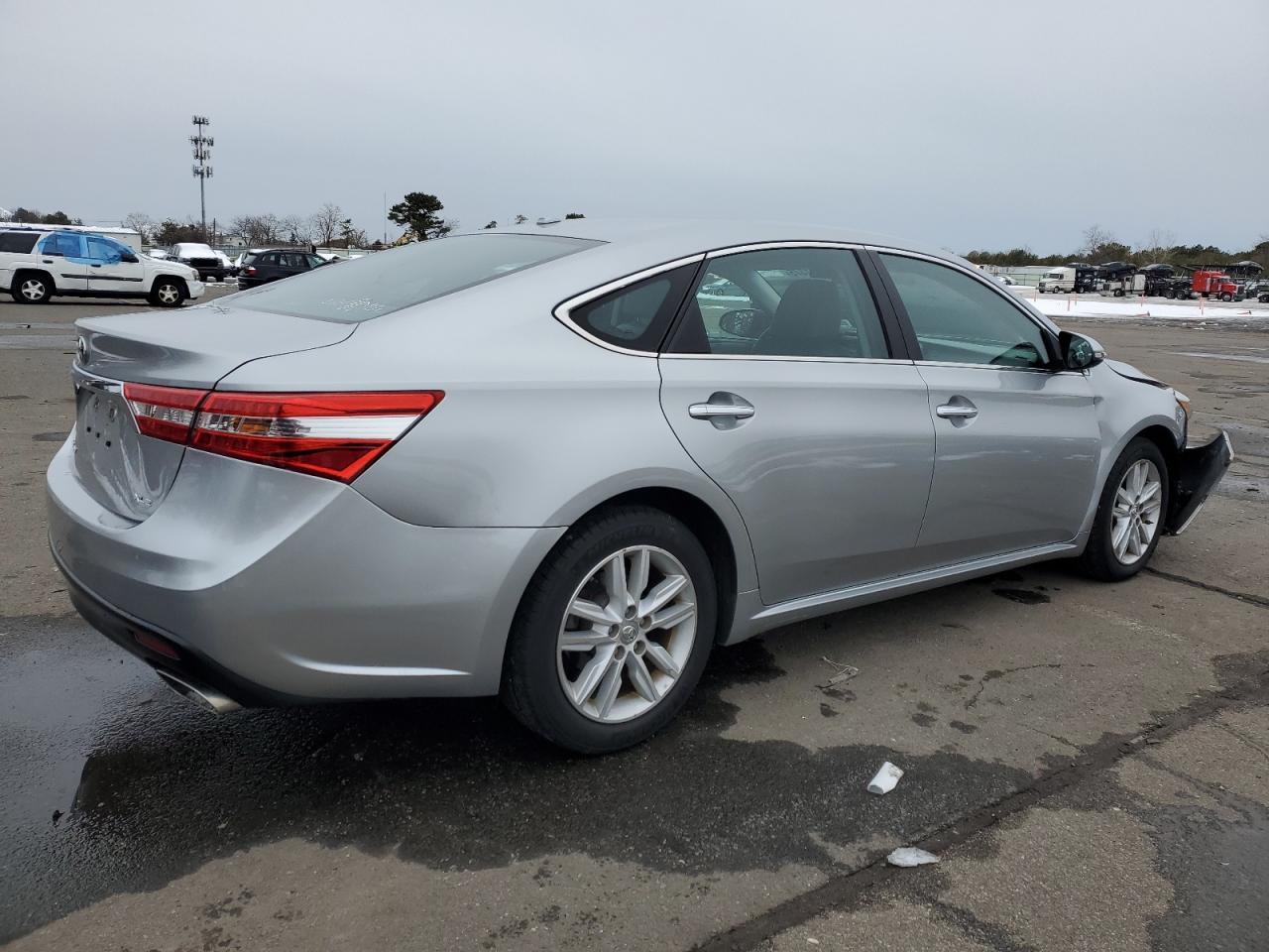 2015 Toyota Avalon - Image 3