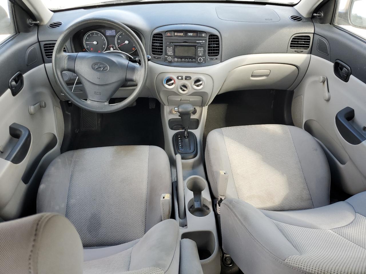 2010 Hyundai Accent - Image 8