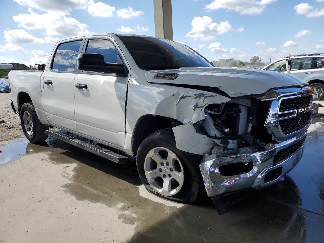 2019 RAM 1500 - Image 4