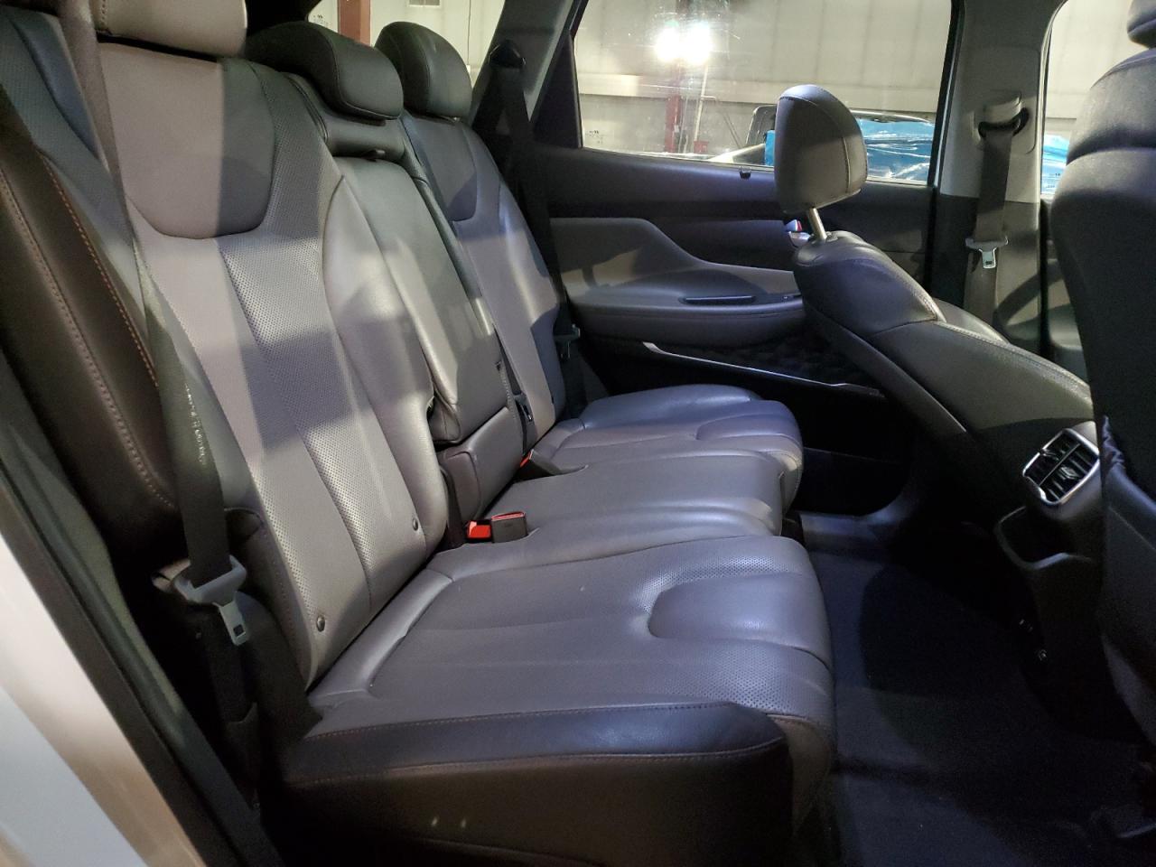 2020 Hyundai Santa Fe - Image 10
