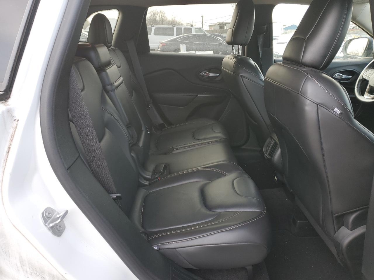 2016 Jeep Grand Cherokee - Image 11