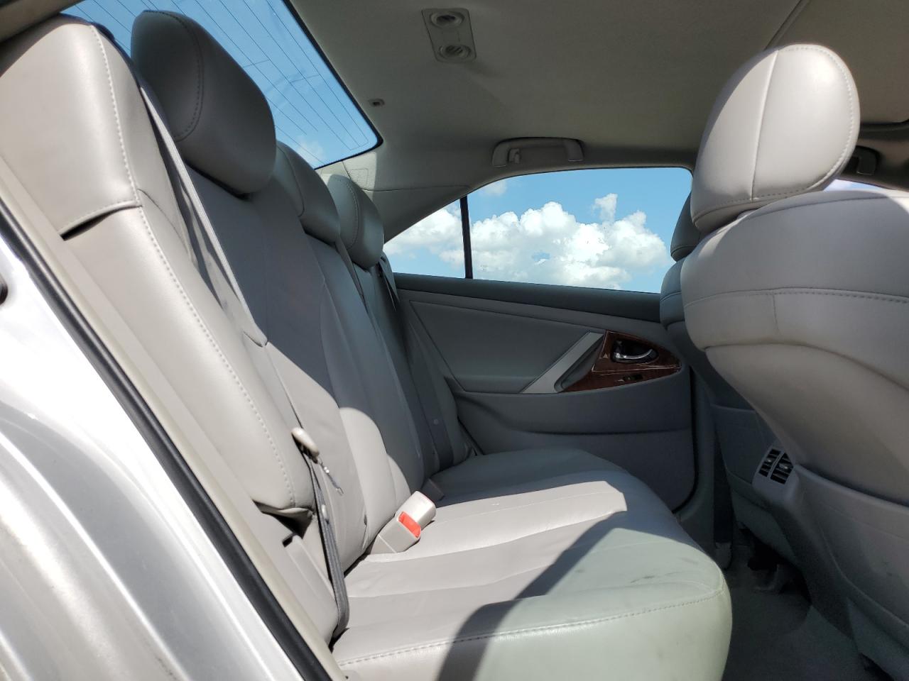 2011 Toyota Camry - Image 10