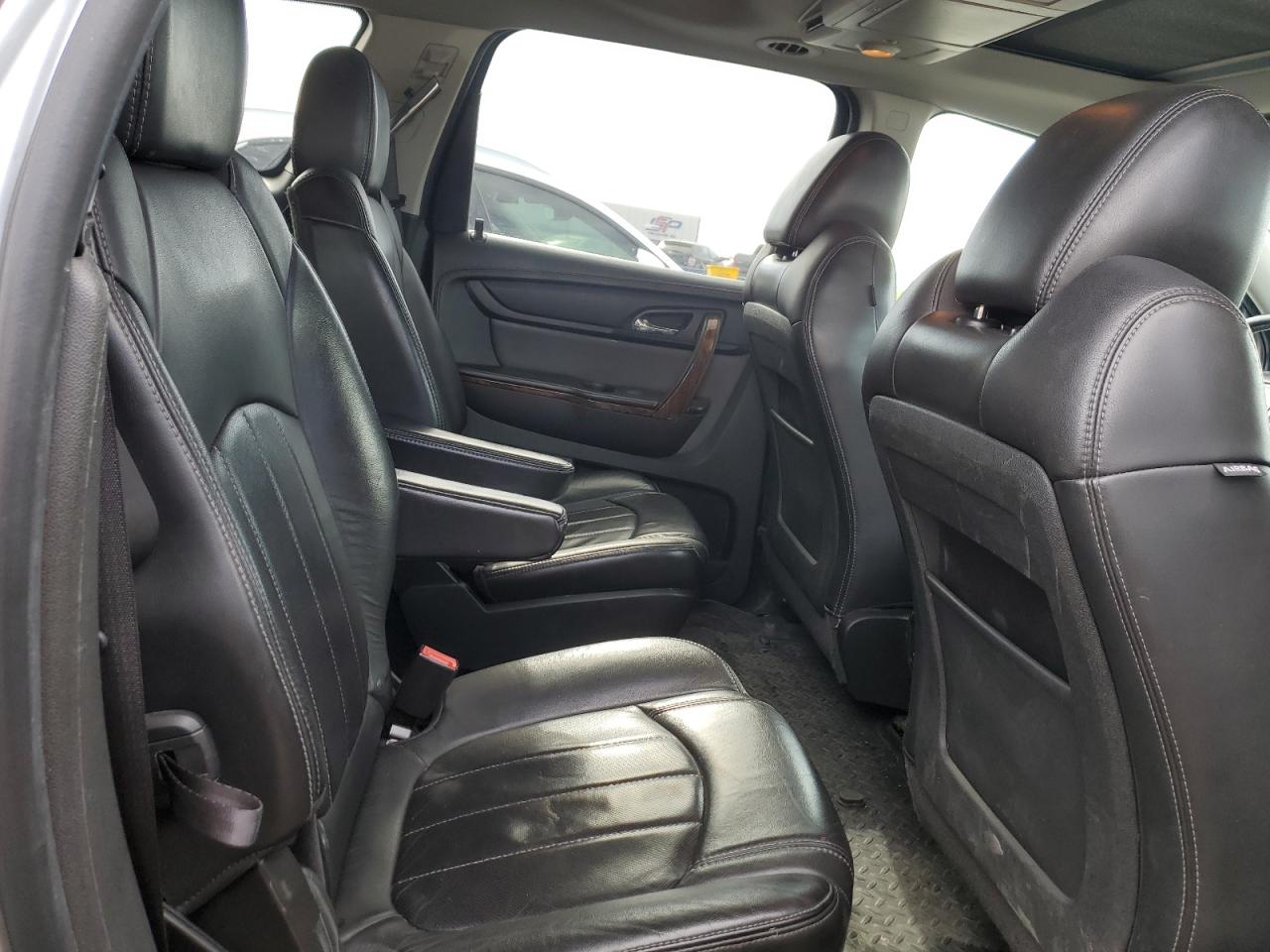 2013 Chevrolet Traverse - Image 11