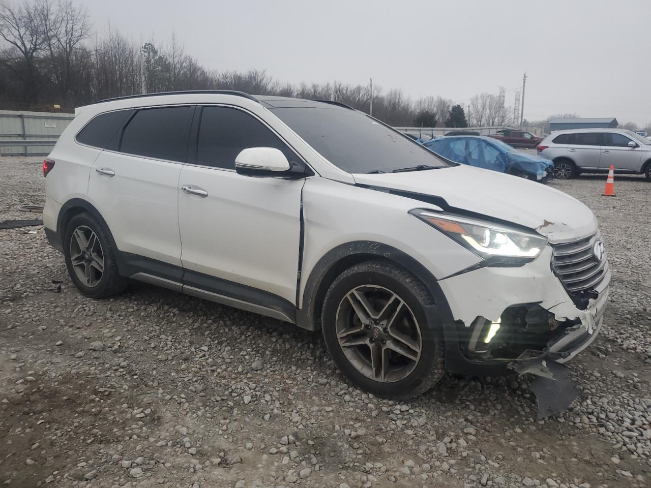 2017 Hyundai Santa Fe - Image 4