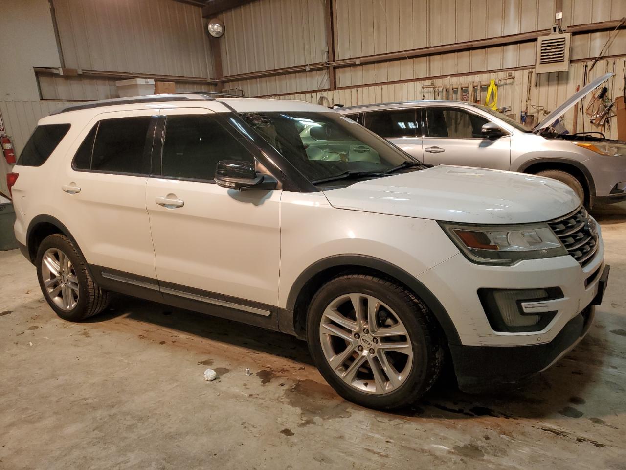 2016 Ford Explorer - Image 4