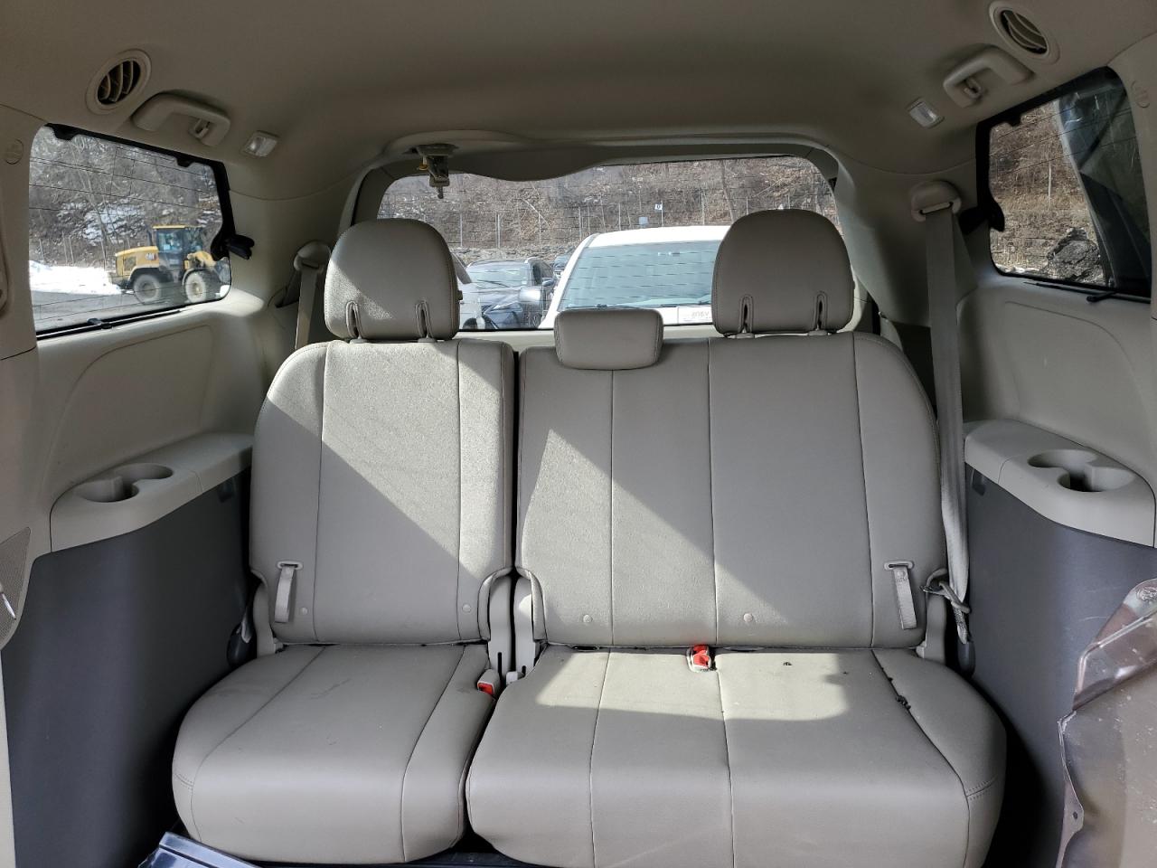 2020 Toyota Sienna - Image 10
