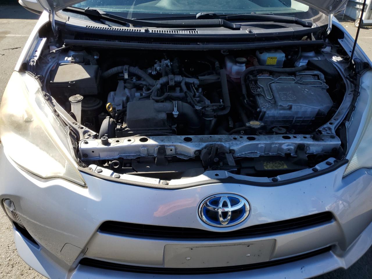 2012 Toyota Prius - Image 11